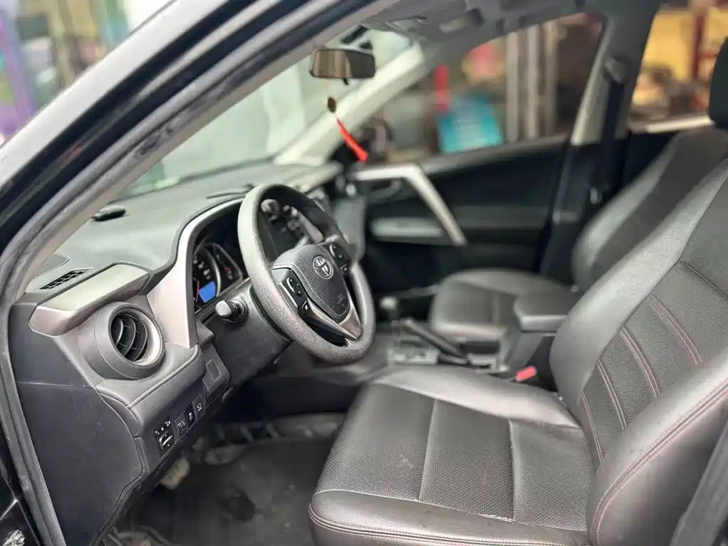 Toyota RAV4 — миниатюра 9