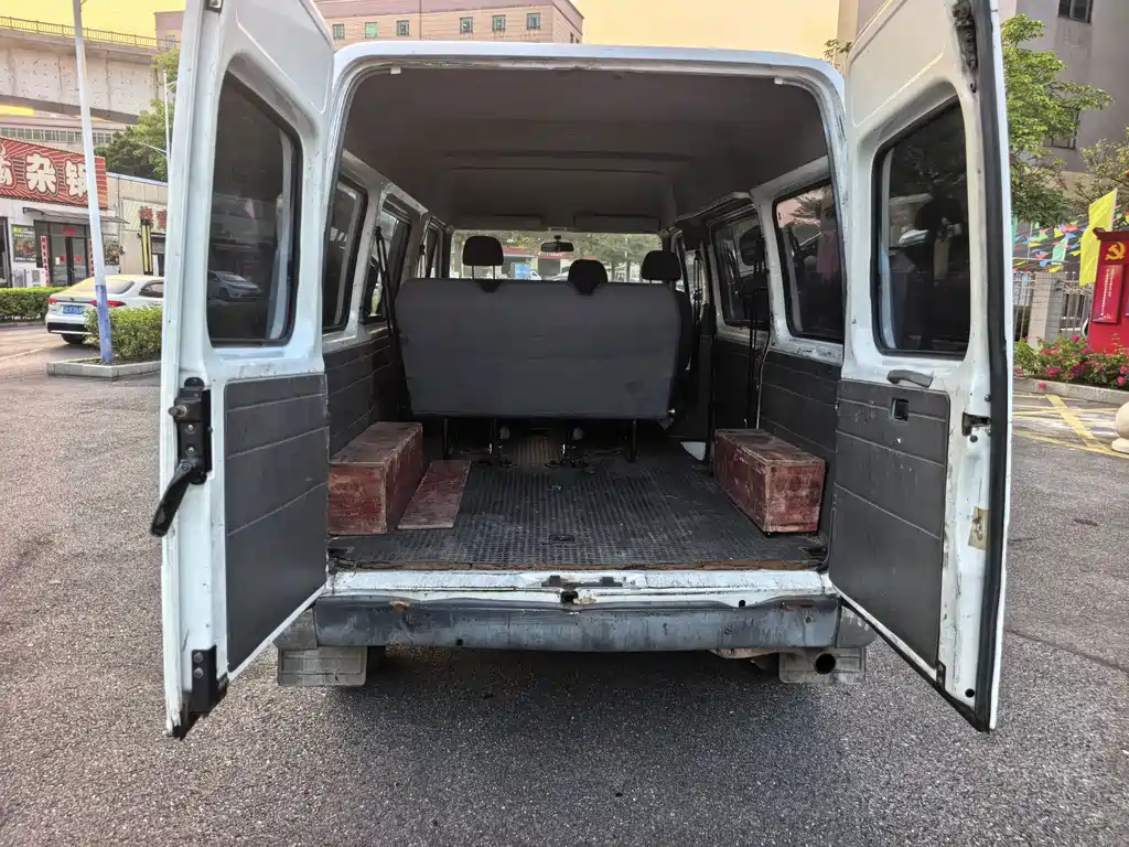 Ford Transit Classic — миниатюра 8