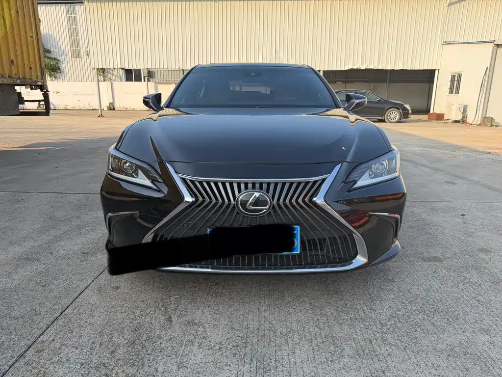 Lexus ES 2019
