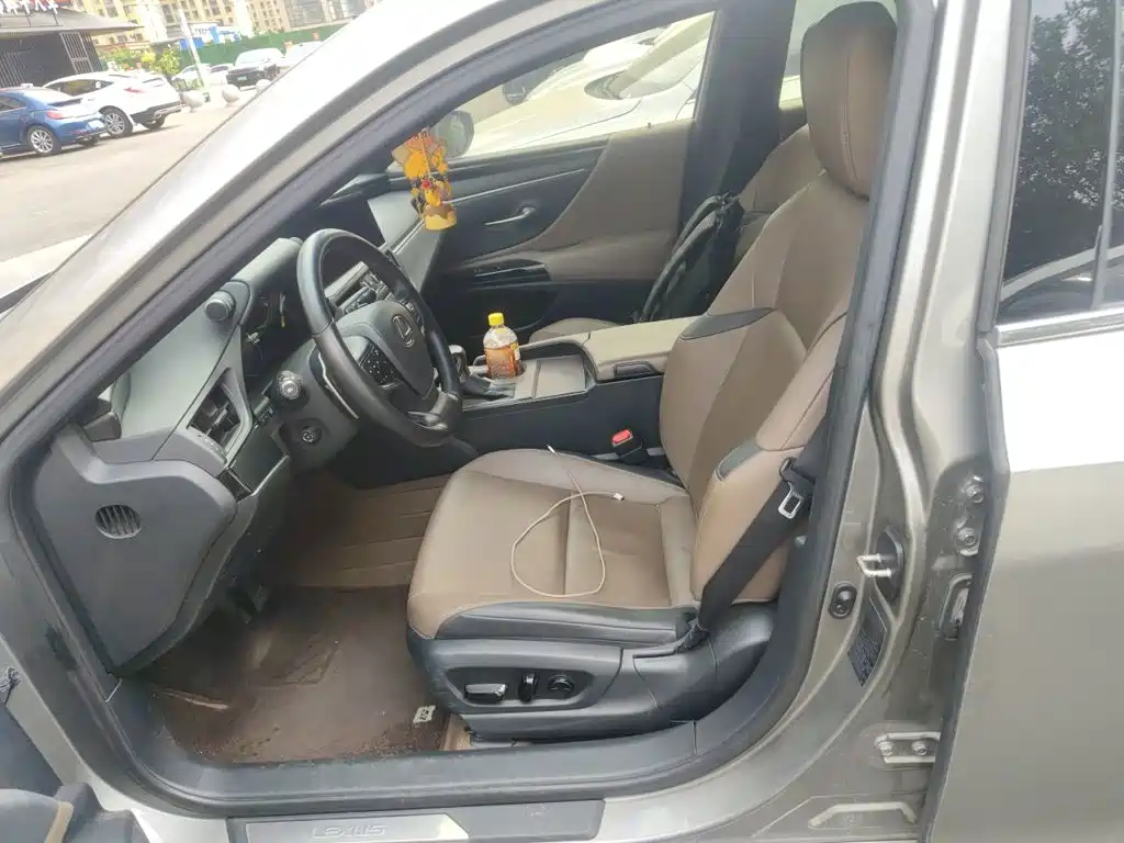 Lexus ES — миниатюра 11
