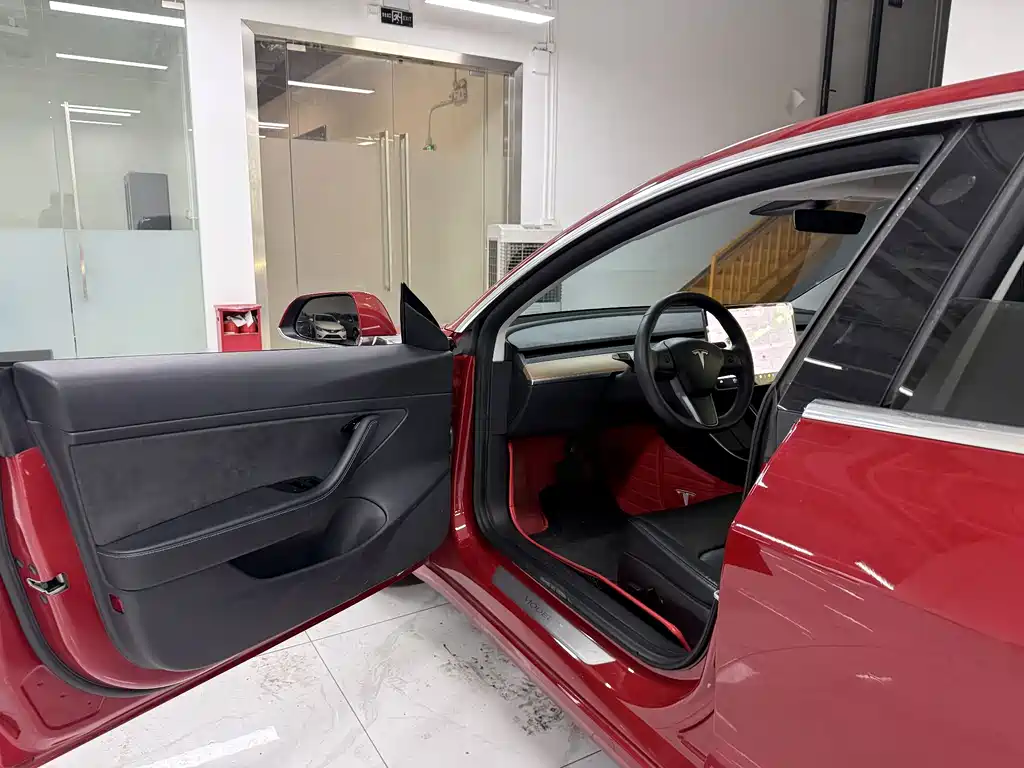 Tesla Model 3 — миниатюра 8