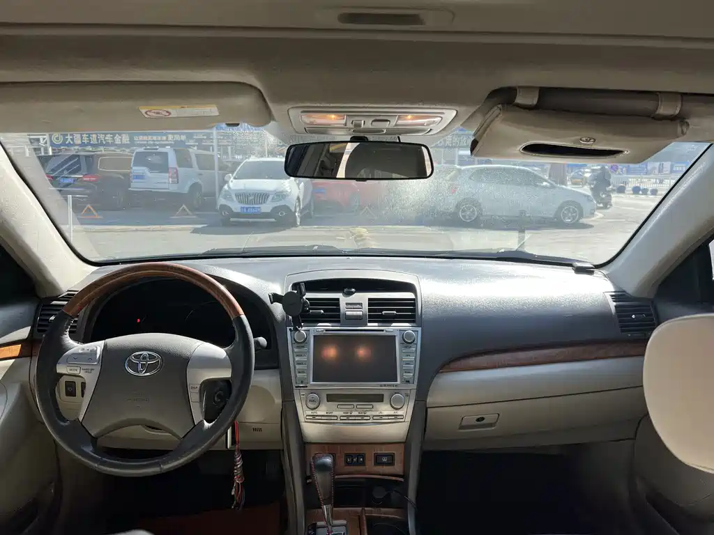 Toyota Camry — миниатюра 5