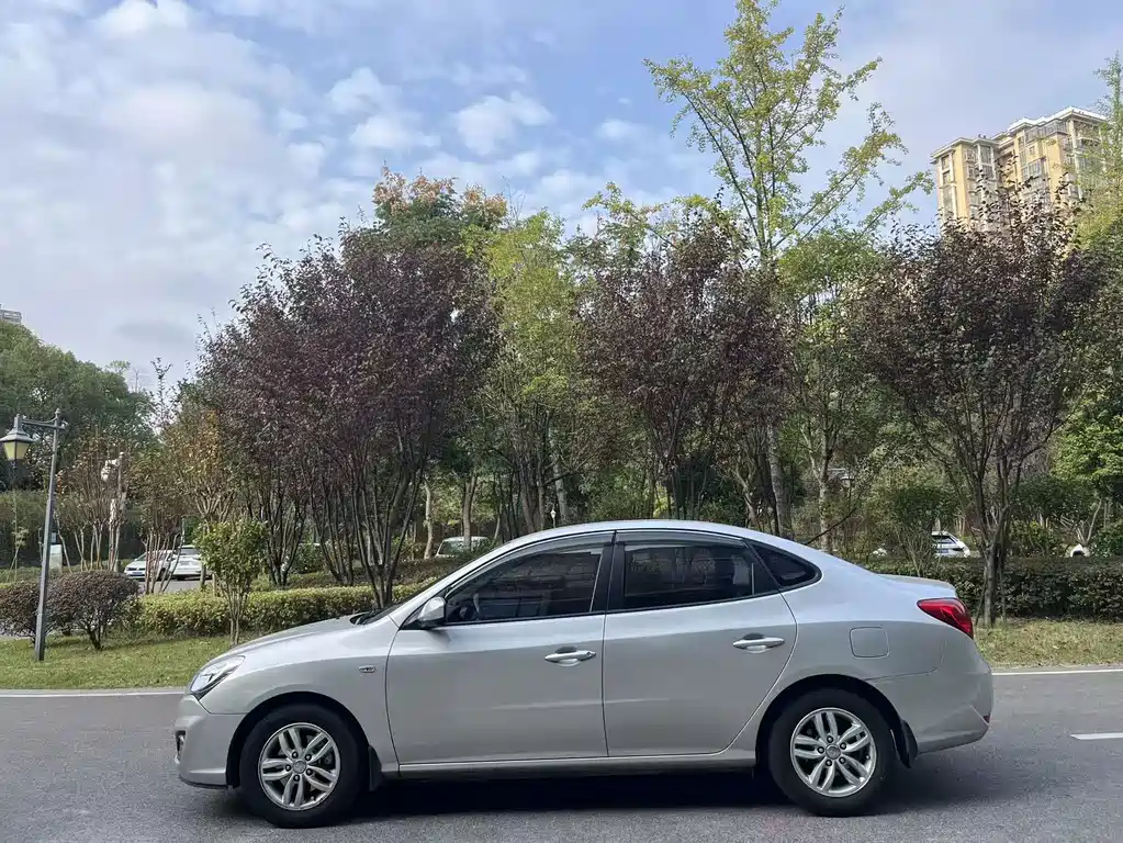 Hyundai Elantra — миниатюра 3