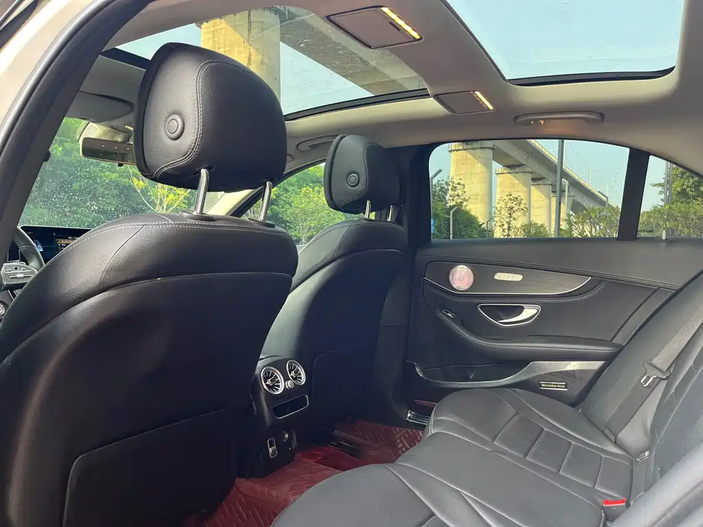 Mercedes-Benz C-Class — миниатюра 6