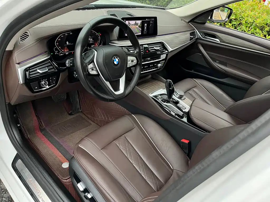 BMW 5 Series — миниатюра 12