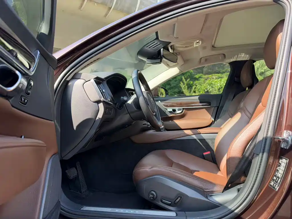 Volvo S90 — миниатюра 8