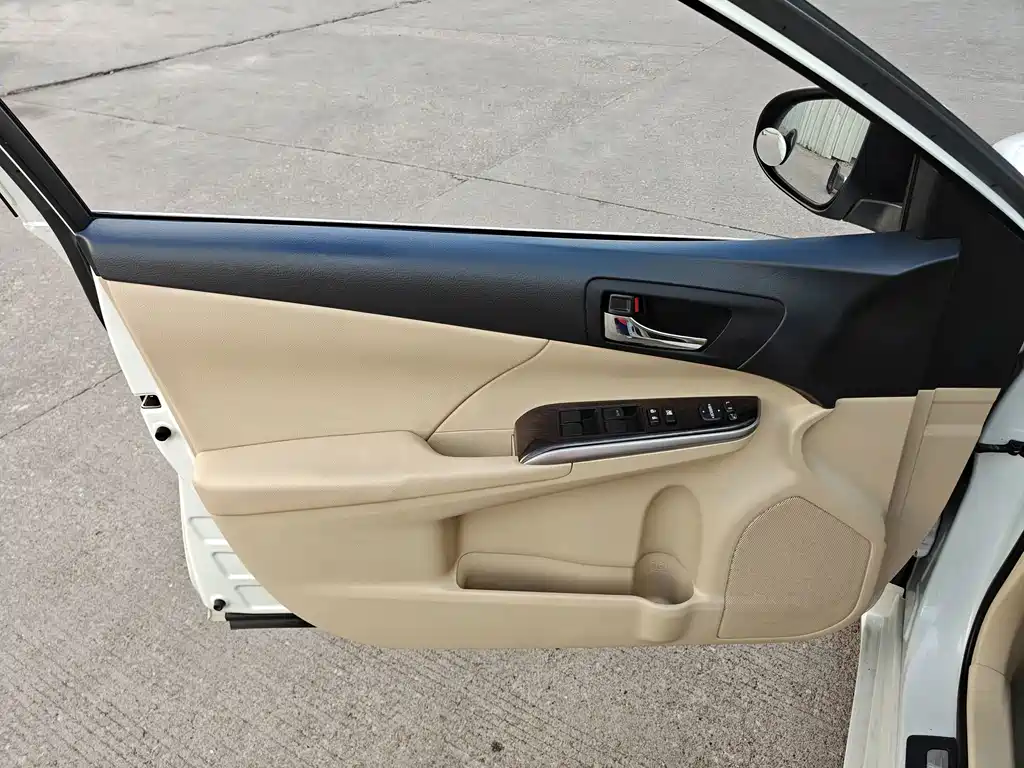 Toyota Camry — миниатюра 26