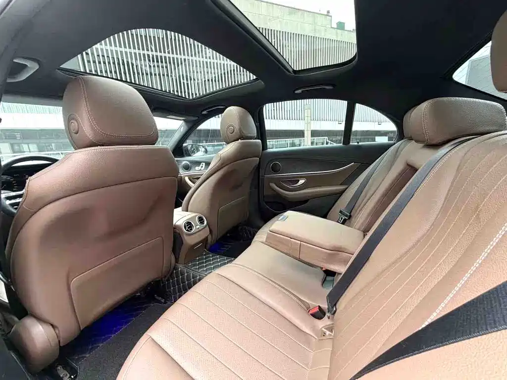 Mercedes-Benz E-Class — миниатюра 7