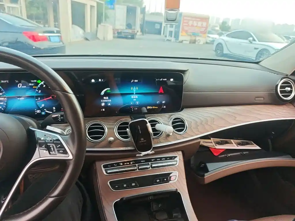 Mercedes-Benz E-Class — миниатюра 10