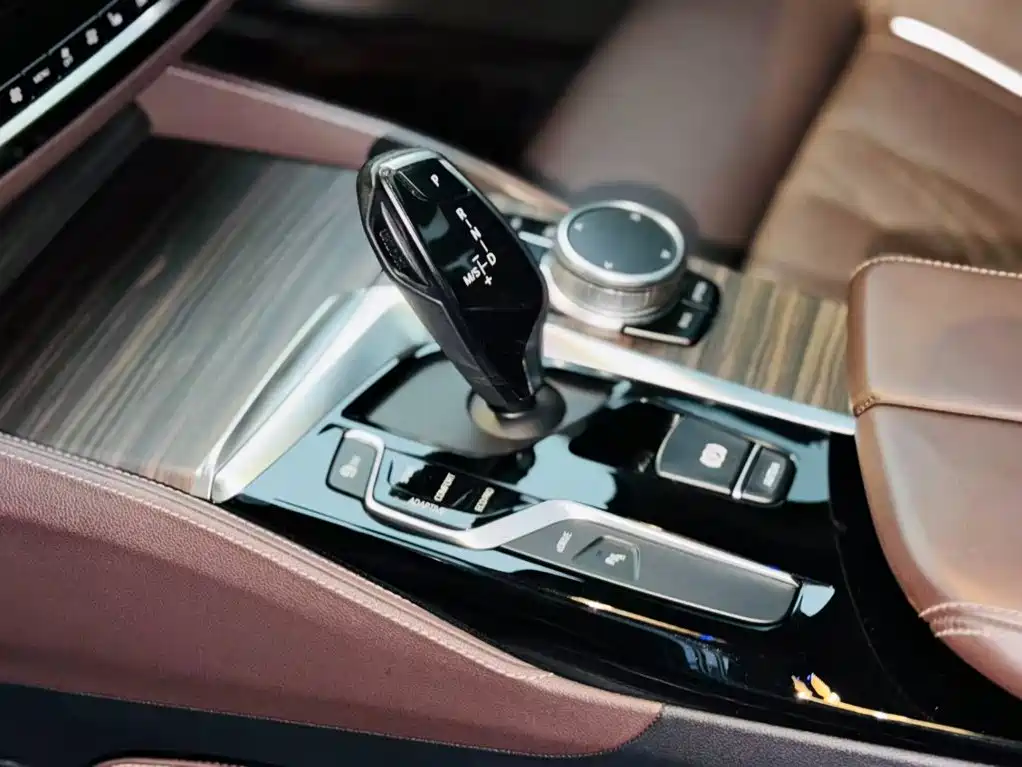 BMW 5 Series New Energy — миниатюра 12