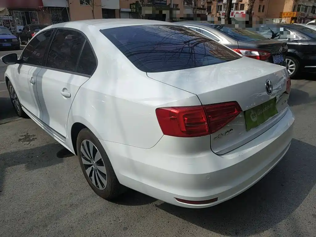 Volkswagen Sagitar 2018 1.6L AT Comfort