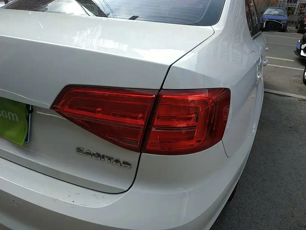 Volkswagen Sagitar 2018 1.6L AT Comfort