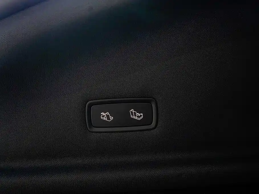 Tesla Model Y — миниатюра 25