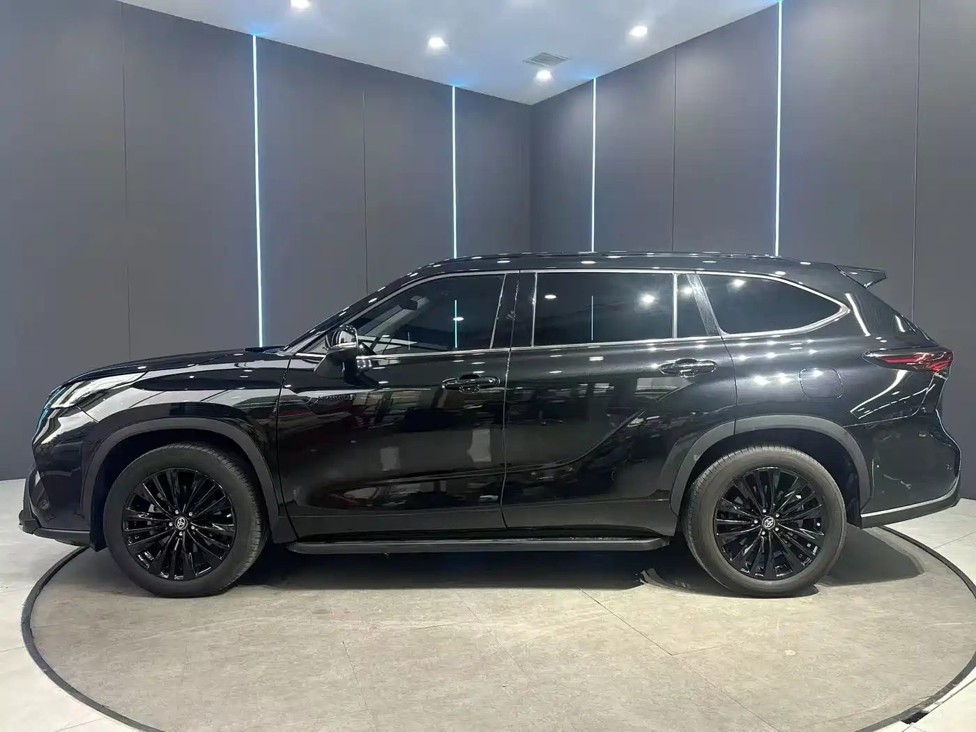 Toyota Highlander 2023 Черный из Китая