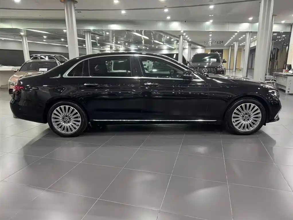 Mercedes-Benz E-Class — миниатюра 6