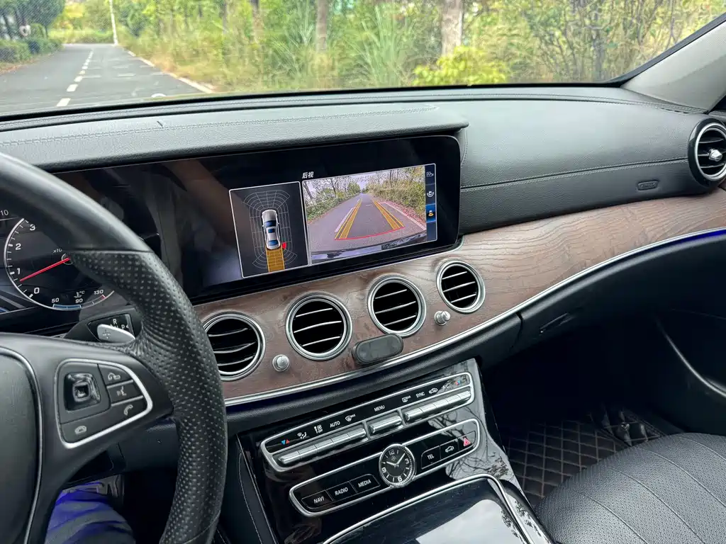 Mercedes-Benz E-Class — миниатюра 15