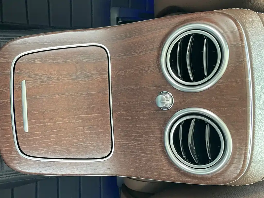 Mercedes-Benz E-Class — миниатюра 11