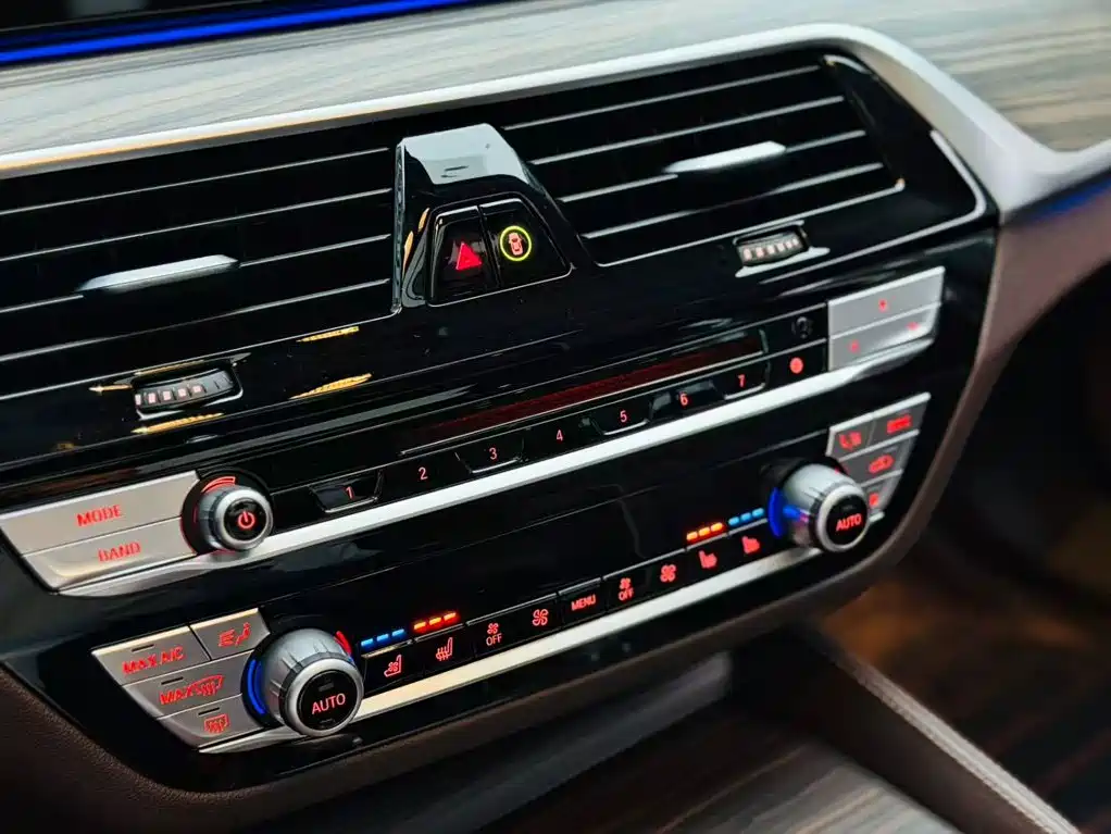 BMW 5 Series New Energy — миниатюра 16