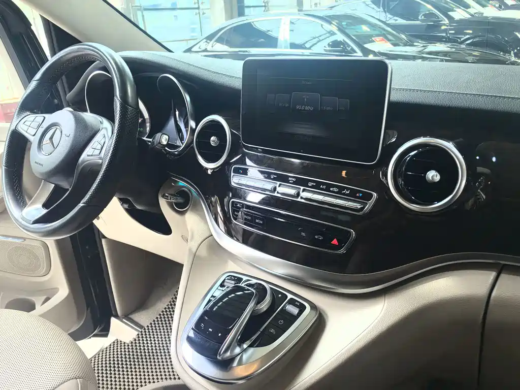 Mercedes-Benz V-Class — миниатюра 11