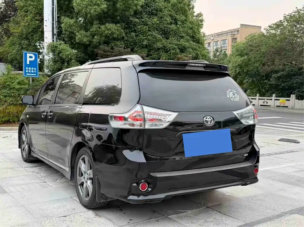 Toyota Sienna — миниатюра 4