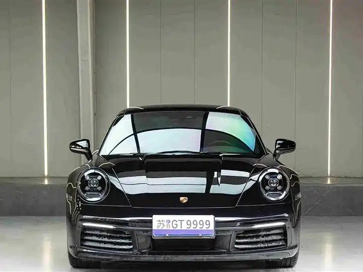 PORSCHE 911