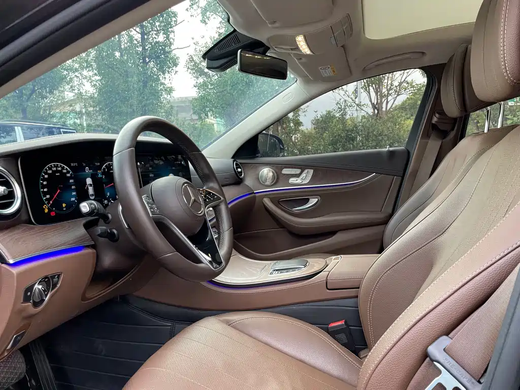 Mercedes-Benz E-Class — миниатюра 8