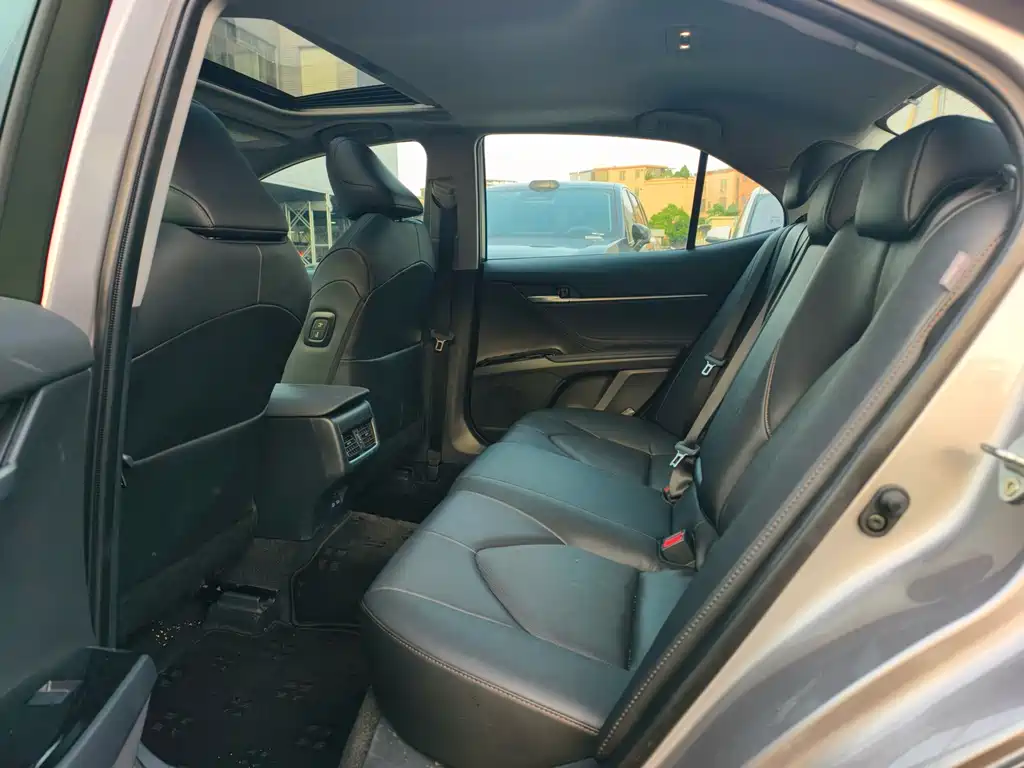 Toyota Camry — миниатюра 12