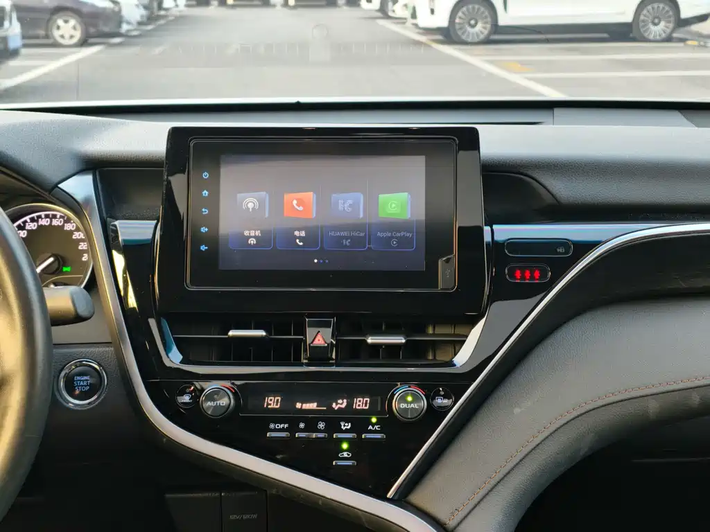 Toyota Camry — миниатюра 13