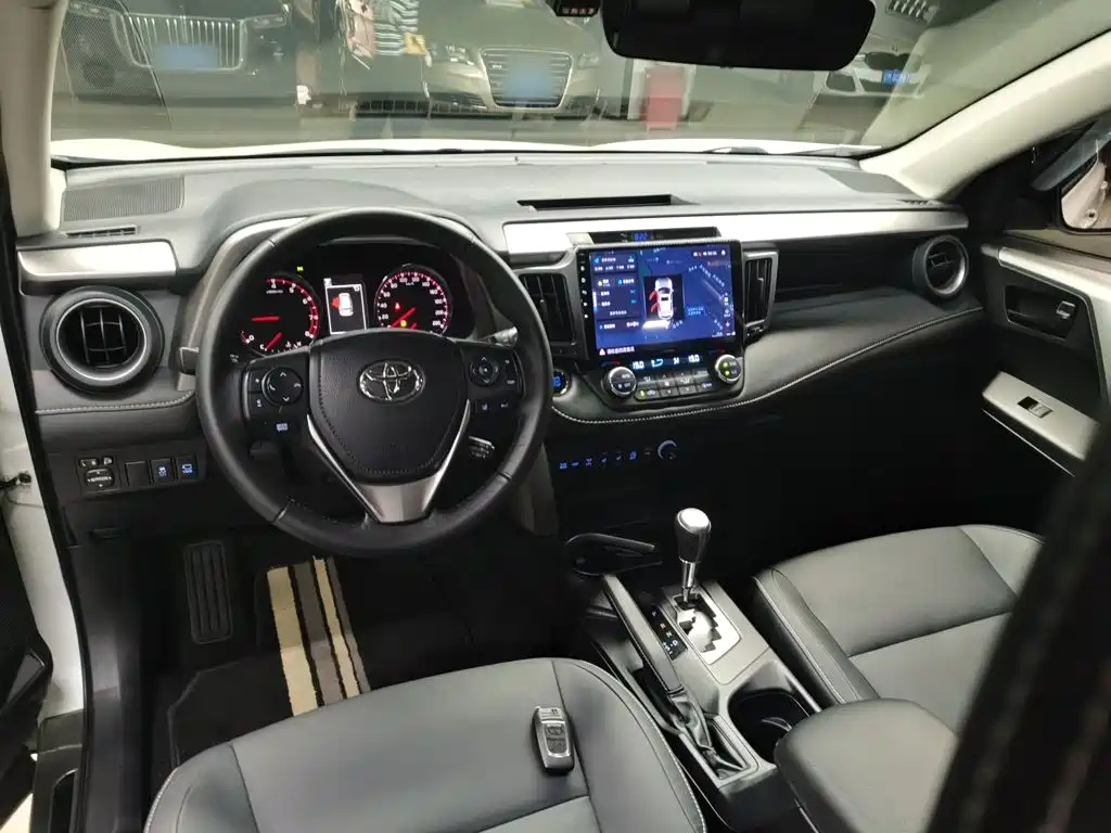 Toyota RAV4 — миниатюра 10