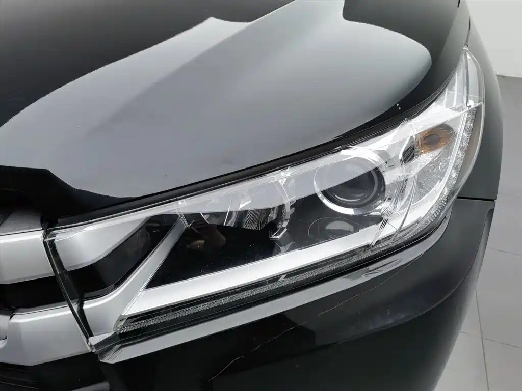 Toyota Highlander 2018 2.0T Luxury 7 мест V