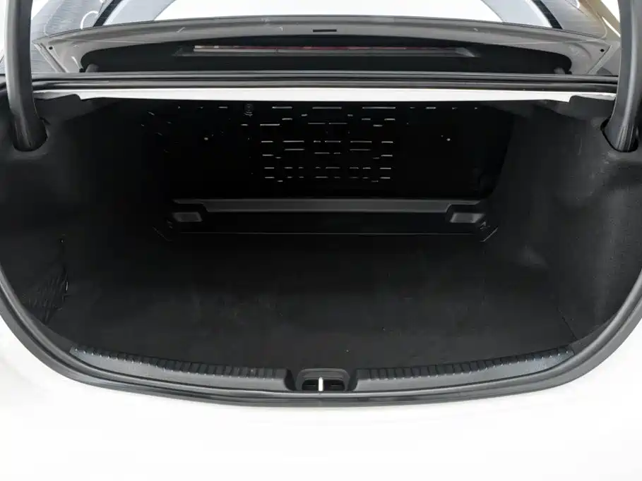 Mercedes-Benz C-Class — миниатюра 12