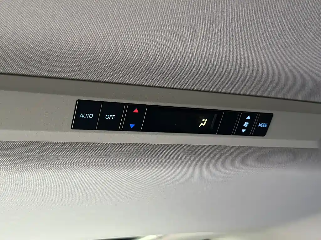 Toyota Sienna — миниатюра 16