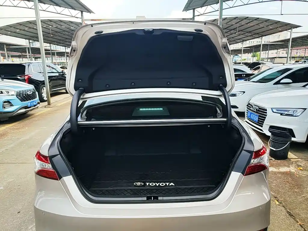 Toyota Camry — миниатюра 19