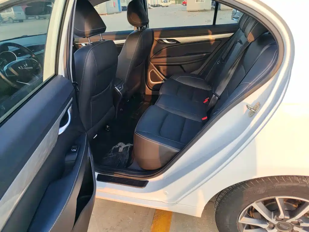 Geely Emgrand — миниатюра 13