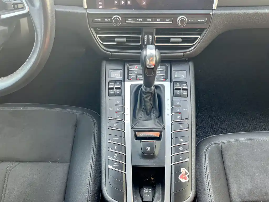 Porsche Macan — миниатюра 12