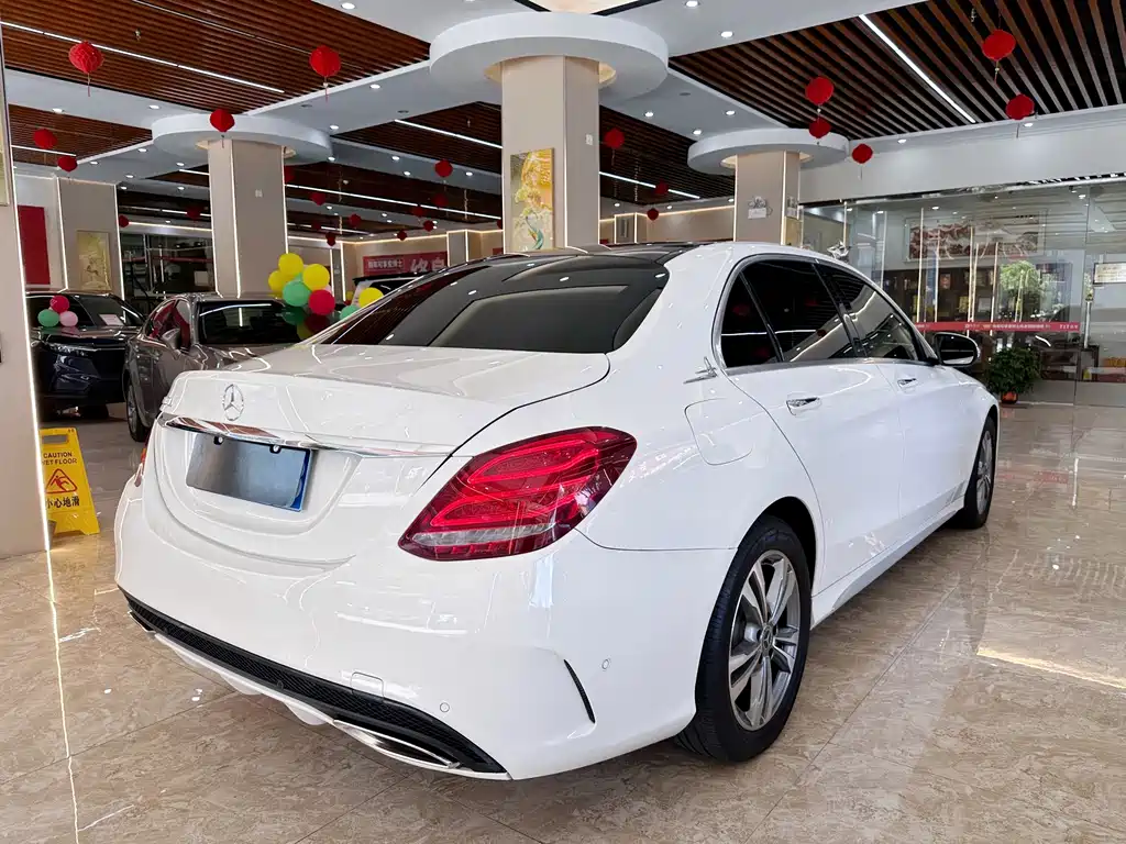 Mercedes-Benz C-Class — миниатюра 4