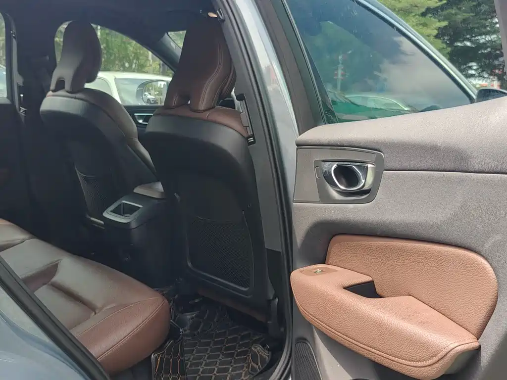 Volvo XC60 — миниатюра 10