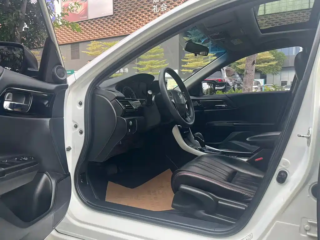 Honda Accord — миниатюра 11