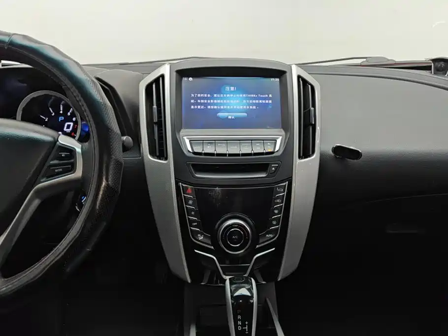 Luxgen U6 — миниатюра 13