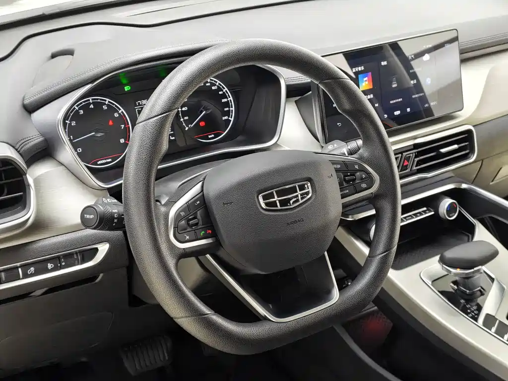 Geely Binyue — миниатюра 12
