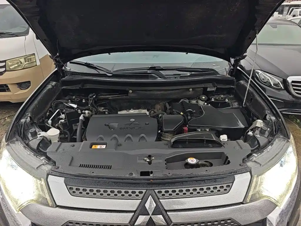 Mitsubishi Outlander — миниатюра 20