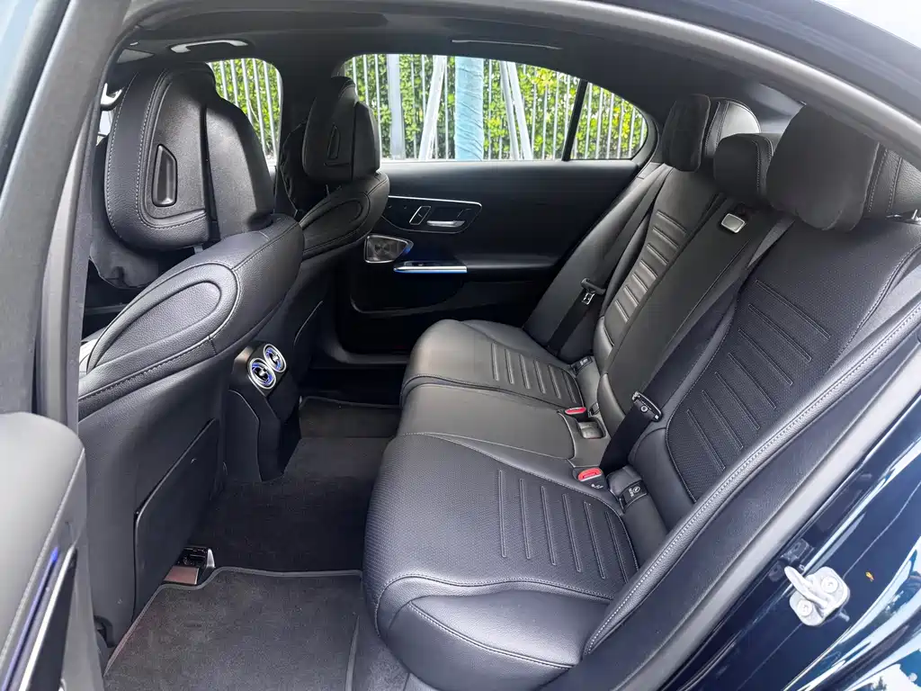 Mercedes-Benz C-Class — миниатюра 5