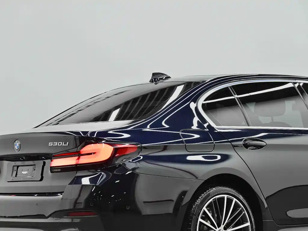 BMW 5 Series — миниатюра 26