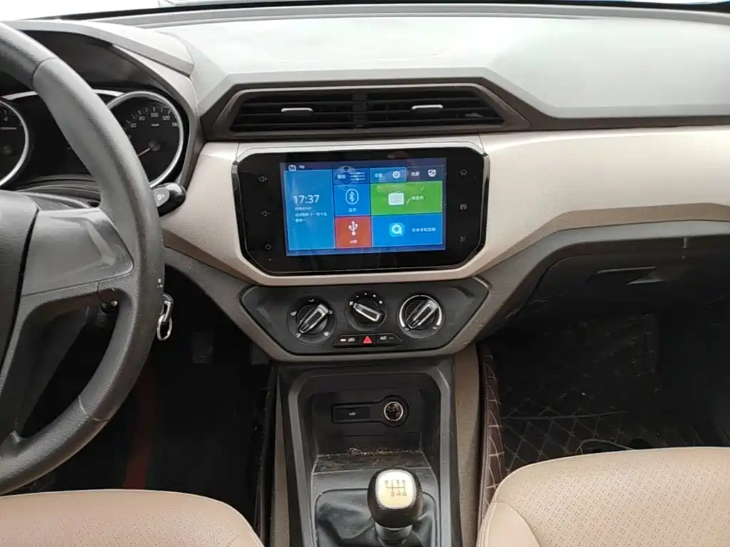 Wuling Hongguang — миниатюра 13