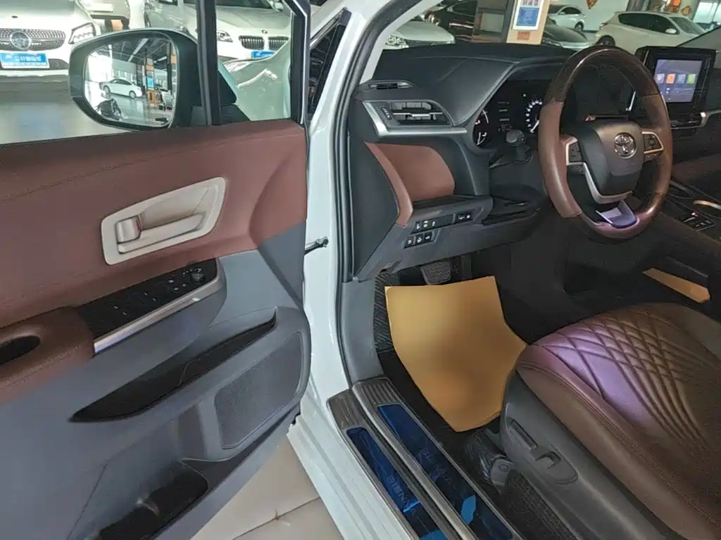 Toyota Sienna — миниатюра 16