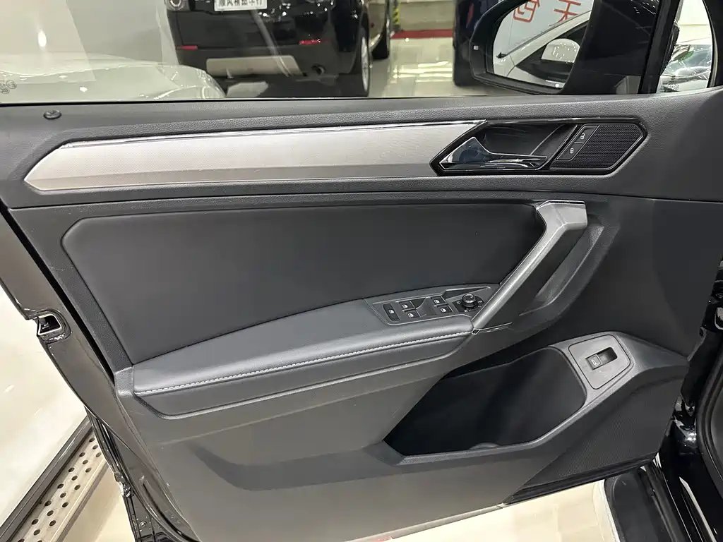 Volkswagen Tiguan L — миниатюра 13