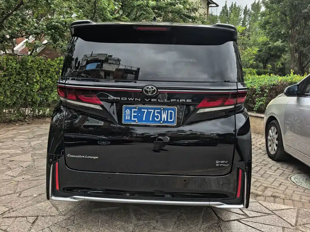 Toyota Alphard — миниатюра 6