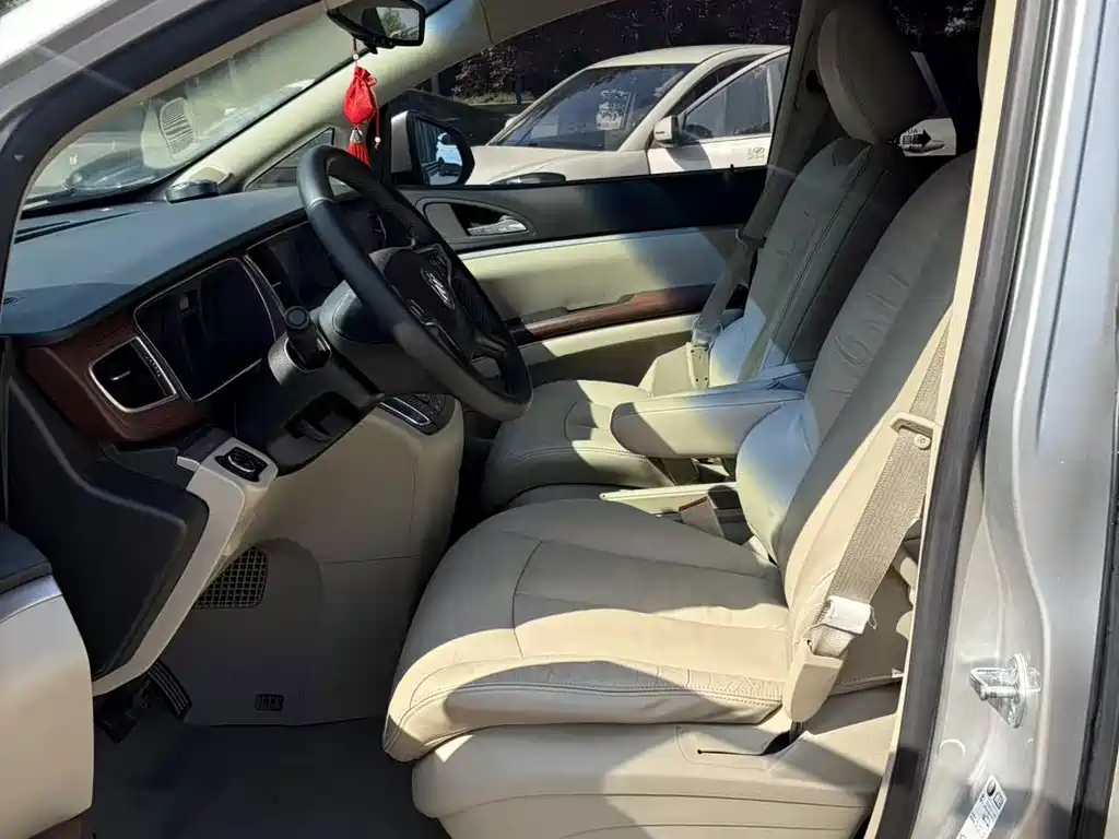 Buick GL8 — миниатюра 7
