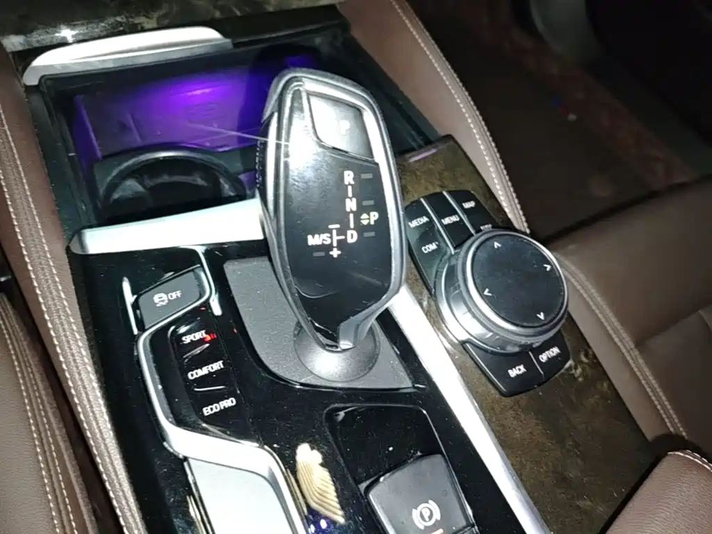 BMW 5 Series — миниатюра 14