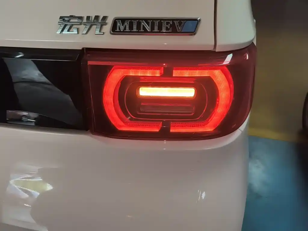 Wuling MINIEV — миниатюра 8